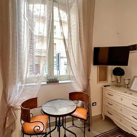 Aristocasa Luxury Bed & Breakfast 3*